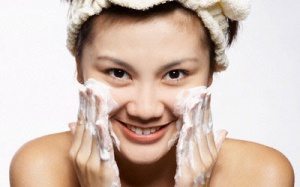 Chọn và dùng sữa rửa mặt sao cho đúng?