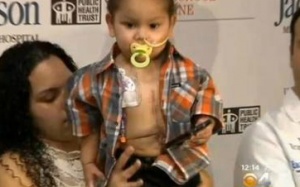 Bé trai sống sót sau cấy ghép 5 cơ quan nội tạng