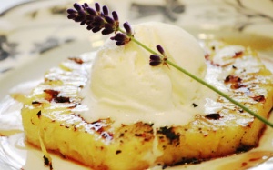 Lạ miệng với dứa nướng