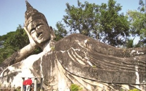 Chiêm ngưỡng vườn tượng Phật ở Viêng Chăn