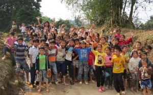 Đến với những đứa trẻ đi hai lần đò tới trường