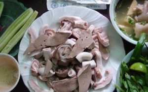 Lòng 'tắm' hóa chất vẫn lên mâm đều