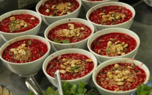 Bộ trưởng Nông nghiệp kêu gọi dân không ăn tiết canh