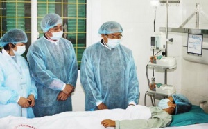 Lãnh đạo Hà Nội thăm bệnh nhân ca ghép thận đầu tiên
