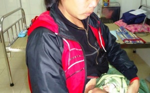 Cứu sống bệnh nhi có ruột gan nằm trên ngực