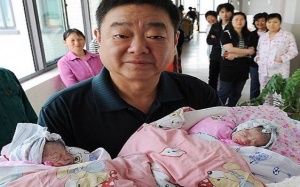 Người phụ nữ sinh đôi ở tuổi 63