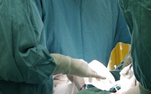 Bác sỹ đánh cắp em bé rồi nói bệnh nhân mang thai tưởng tượng