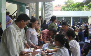 Giải thể khoa mắt bán công kỹ thuật cao của viện Mắt TP HCM