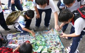 Đồ chơi bất ngờ phát nổ, gần 40 học sinh nhập viện