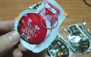 Đồ chơi phát nổ 'rình rập' cổng trường