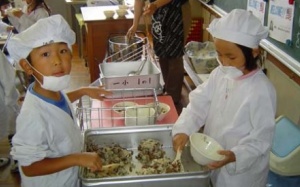 Nhật: Hơn 900 học sinh tiểu học bị ngộ độc thực phẩm