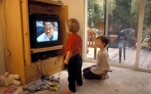 Trẻ xem tivi càng nhiều IQ càng thấp