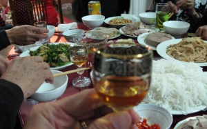 'Ăn Tết' thế nào cho hợp lý?