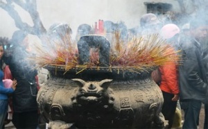 Khói hương có thể gây ra viêm phổi