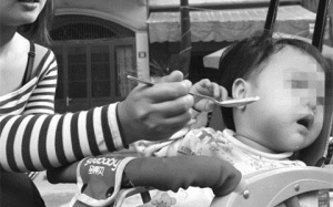 Con lười ăn vì mẹ lạm dụng thuốc bổ