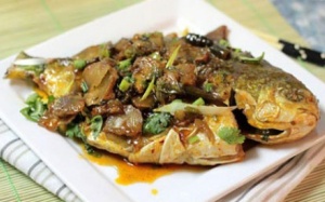 Đậm đà cá chim kho riềng