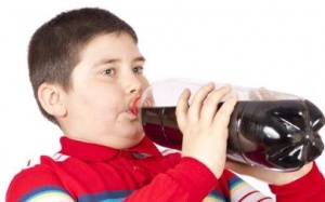 Trẻ loạn nhịp tim, tăng huyết áp vì caffein