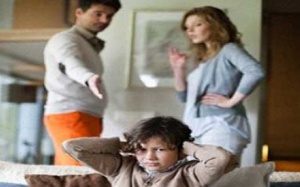 Cha mẹ cãi nhau ảnh hưởng đến não bộ và sự phát triển của trẻ