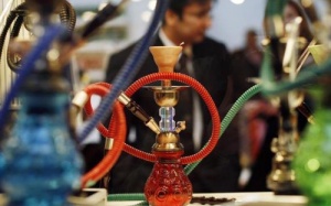 Một phiên hút shisha hại bằng hút 100 điếu thuốc lá