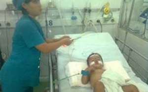 Bé 17 tháng suýt mất mạng do ngã vào lu nước