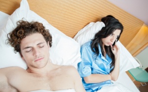 'Hạ nhiệt' yêu đương vì đau lưng