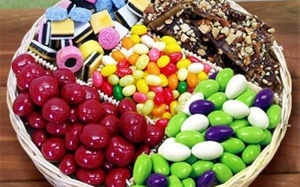 Ăn nhiều hơn 5 thìa đường mỗi ngày làm tăng nguy cơ sâu răng