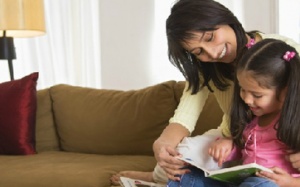 Bố mẹ 'lười' đọc truyện, con chậm phát triển ngôn ngữ