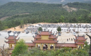 Chùa Ba Vàng:  Phật quang ngự chốn linh sơn