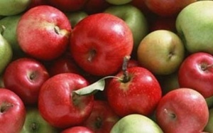 12 loại rau quả chứa nhiều thuốc trừ sâu nhất