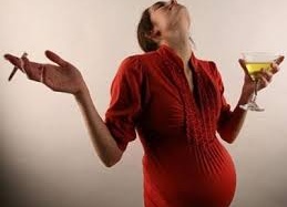 Thai phụ dùng rượu dễ sinh non