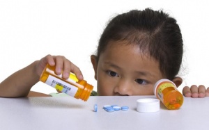 Cách sơ cứu khi trẻ uống nhầm thuốc hoặc hóa chất.