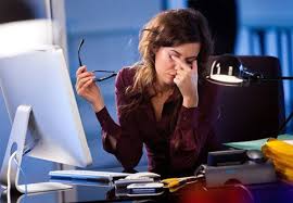 Khi đôi mắt bị 'tra tấn' hàng ngày