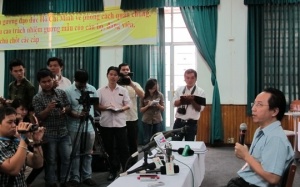 Vụ sơ sinh bị bắt cóc: Ra viện ngay, viện phí phải tính đủ