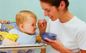 Cho bé ăn hải sản để ngủ ngon