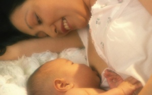 Cách vắt và bảo quản sữa mẹ