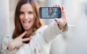 Nghiện chụp ảnh tự sướng có thể mắc bệnh tâm thần