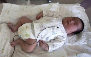 Trung Quốc: Em bé sinh non vẫn là 'hàng khủng'