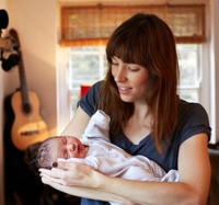 Mẹ Việt - Mẹ Mỹ và câu chuyện kỹ năng chăm con