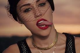 Làm 'gái hư' để giữ chồng