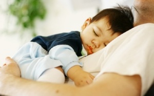 Dụ con ngủ trưa