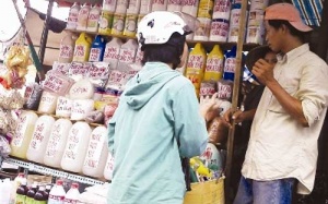 Tạm giữ 1,2 tấn phụ gia thực phẩm lậu và 740kg hóa chất quá đát