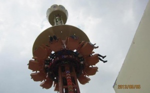 Đu quay rơi, 6 học sinh nhập viện