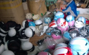 Lò sản xuất mũ bảo hiểm siêu rẻ, siêu... dỏm