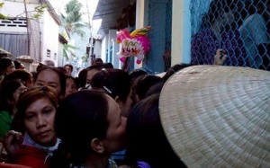 Ngày đầu tiên đi trẻ, bé gái ngã tử vong