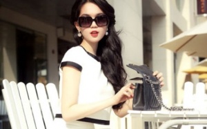 Ngắm Ngọc Trinh khêu gợi với đồ cắt khoét