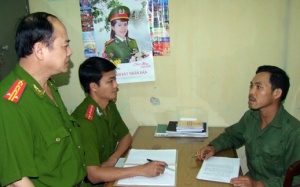 Thái Nguyên: Bố say rượu cầm dao cứa cổ con trai 6 tuổi