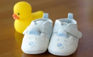 Mua giày dép cho con: Tưởng dễ mà khó