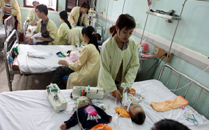 Hỗn loạn thông tin, phụ huynh lóng ngóng đối phó với sởi