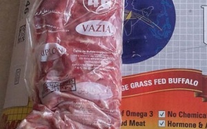 Treo thịt bò, bán thịt gì?