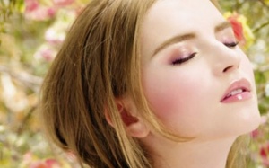 Da trắng hồng, sạch nám với gấc